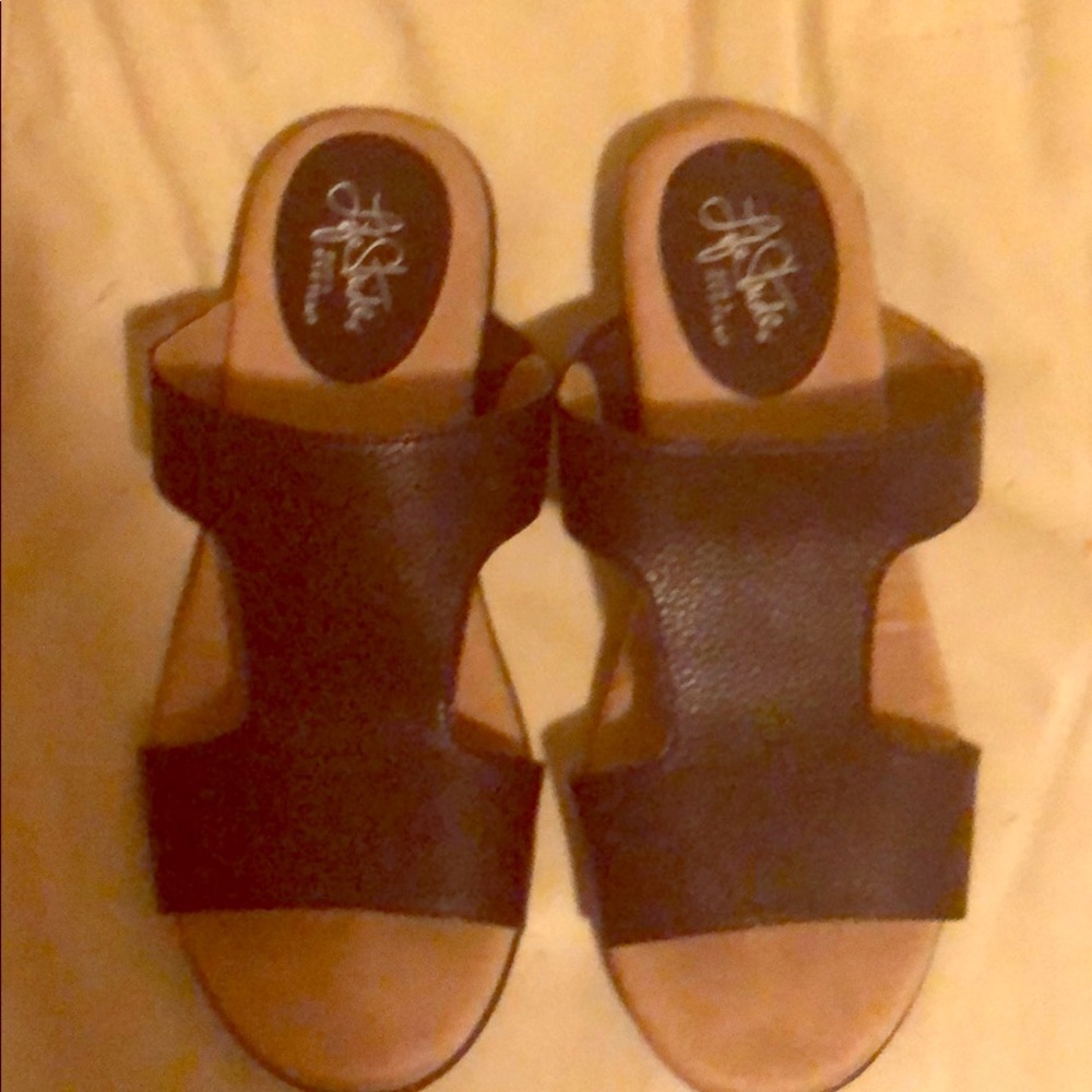 Life Stride Black Sandals